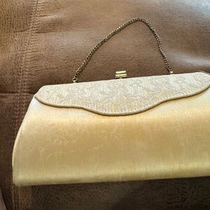 Elegant Gold Evening Clutch with Chain